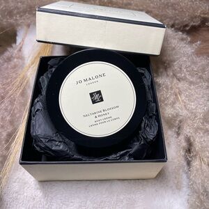 Jo Malone 
Nectarine Blossom & Honey Body Crème